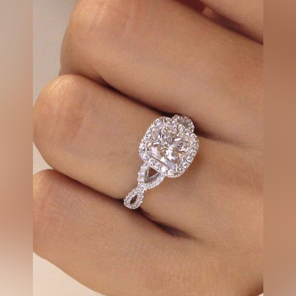 🌹 Cubic Zirconia Cushion Cut Fashion Ring
